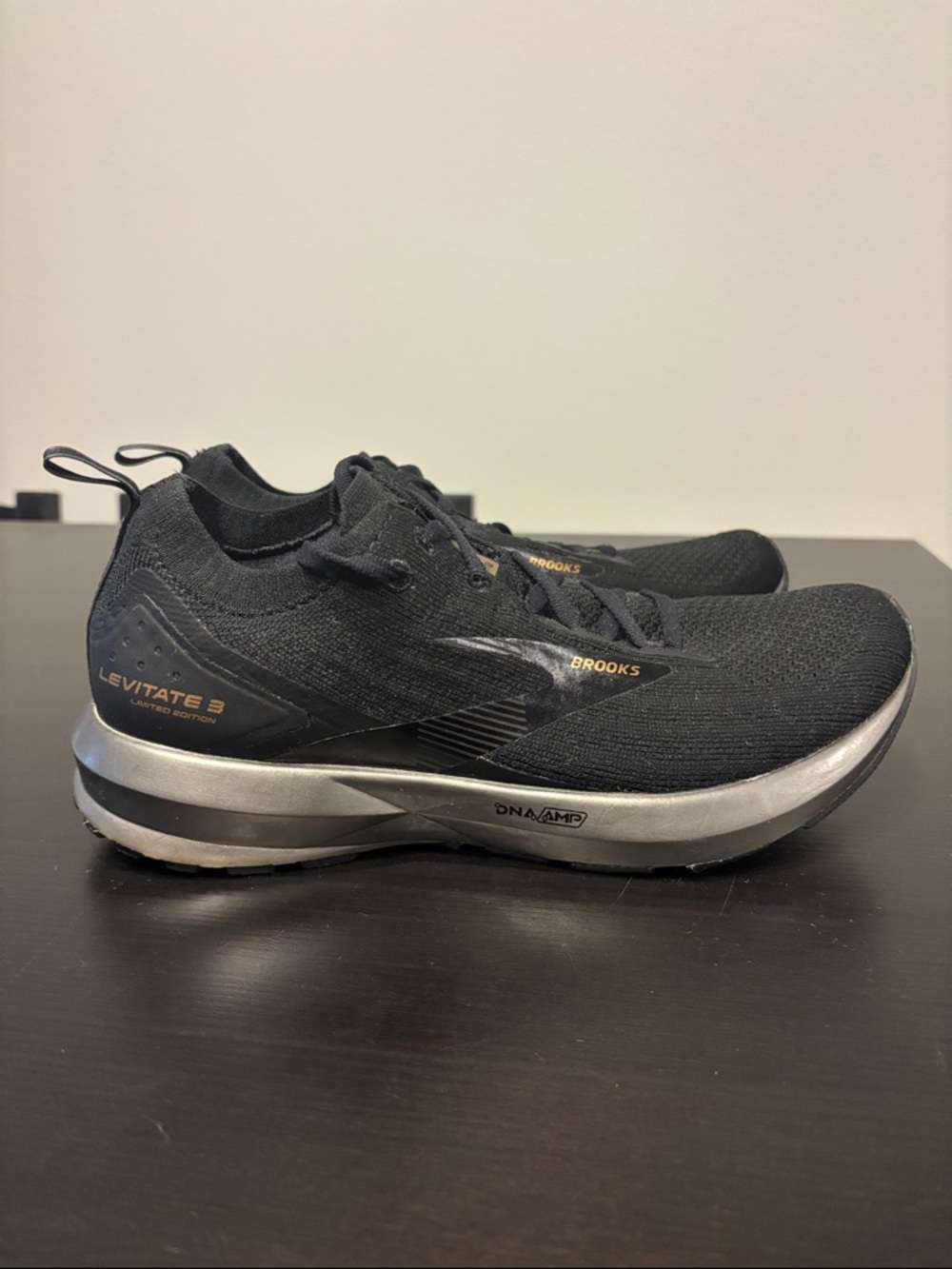 Brooks Levitate 3 Limited Edition Running Shoe - Black & Gold - Size 8.5 - Picture 4 of 6